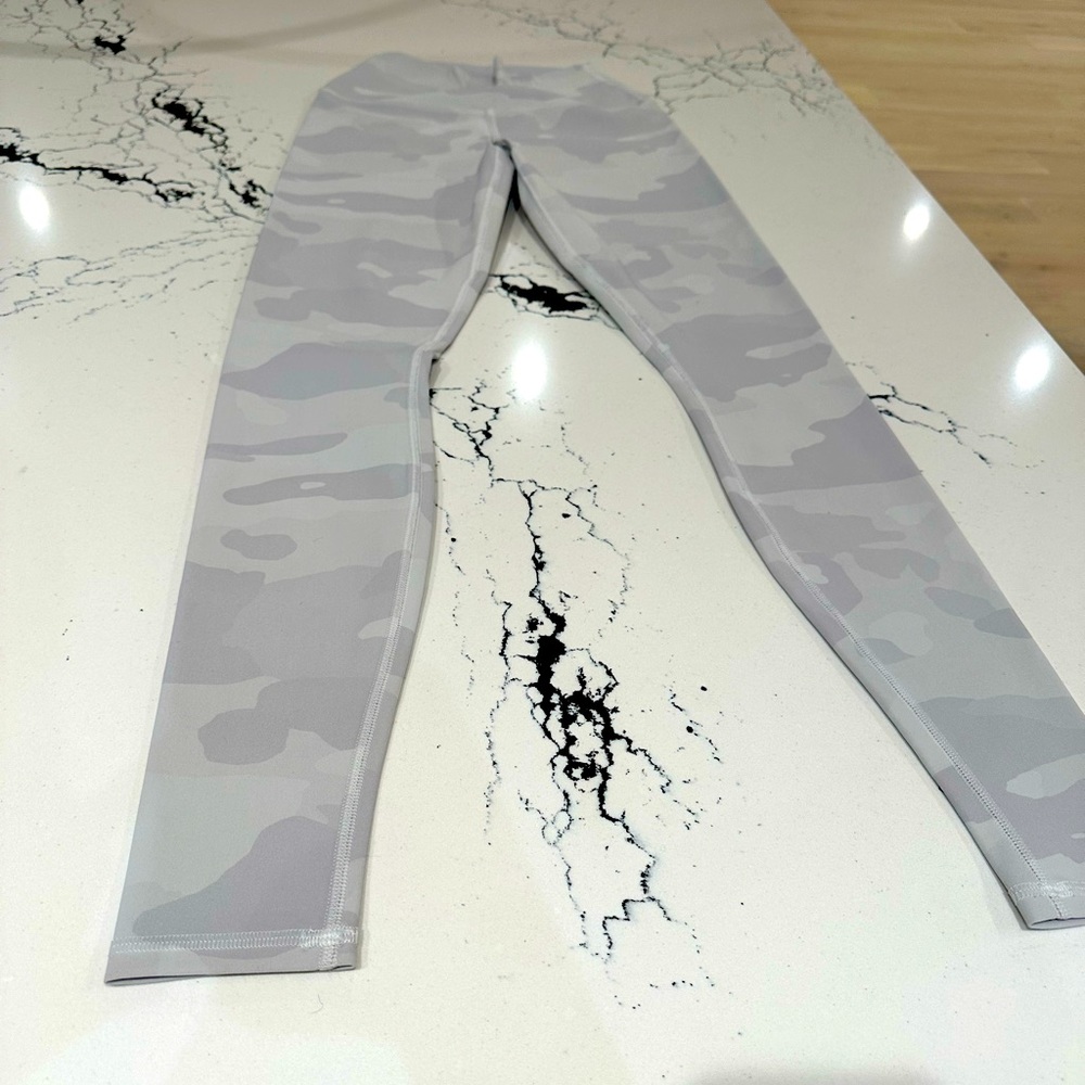 ALO high waist Camp Vapor legging - White Camouflage - Size XS